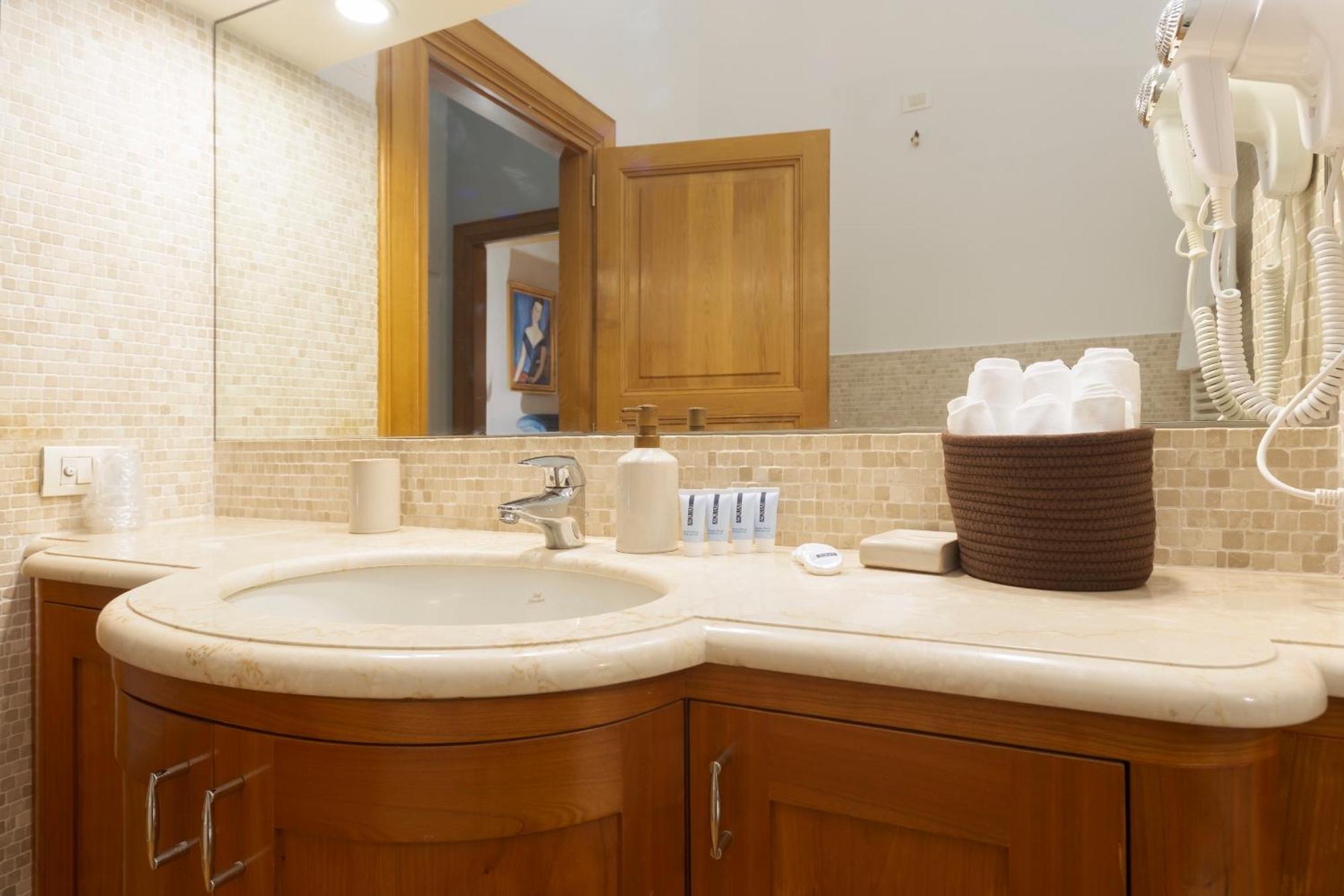 Pantheon Suites In روما المظهر الخارجي الصورة